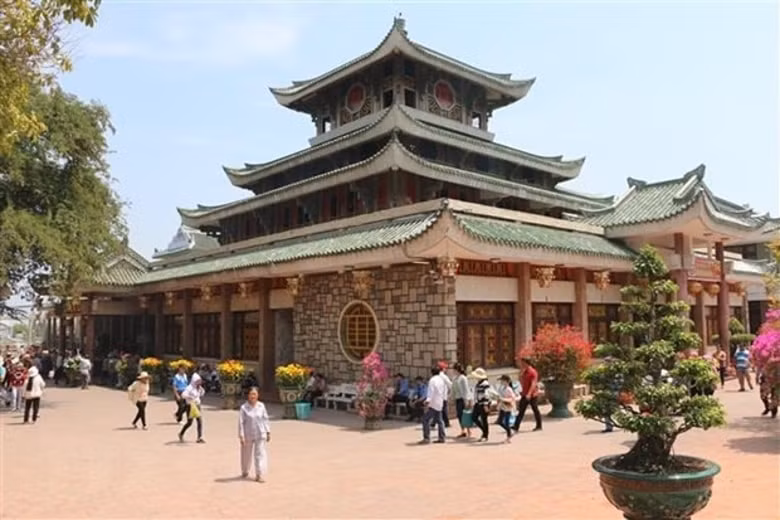mieu ba chua xu nui sam la diem du lich tam linh tieu bieu chau a thai binh duong hinh 2