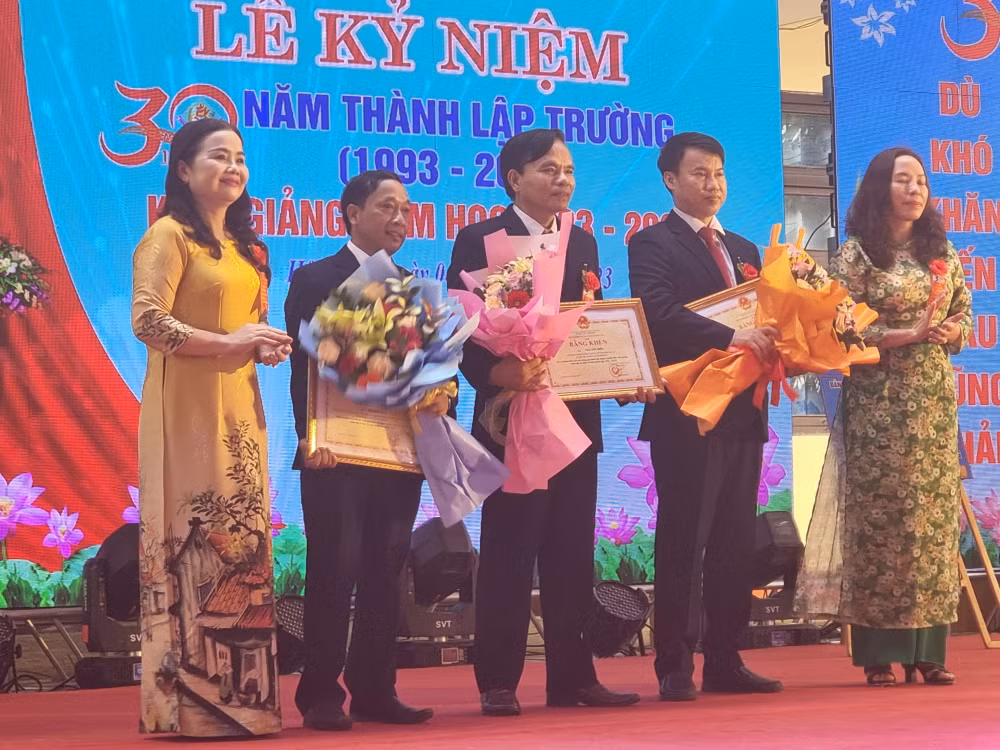 quang tri ky niem 30 nam thanh lap truong thpt bui duc tai va khai giang nam hoc moi 2023 2024 hinh 4