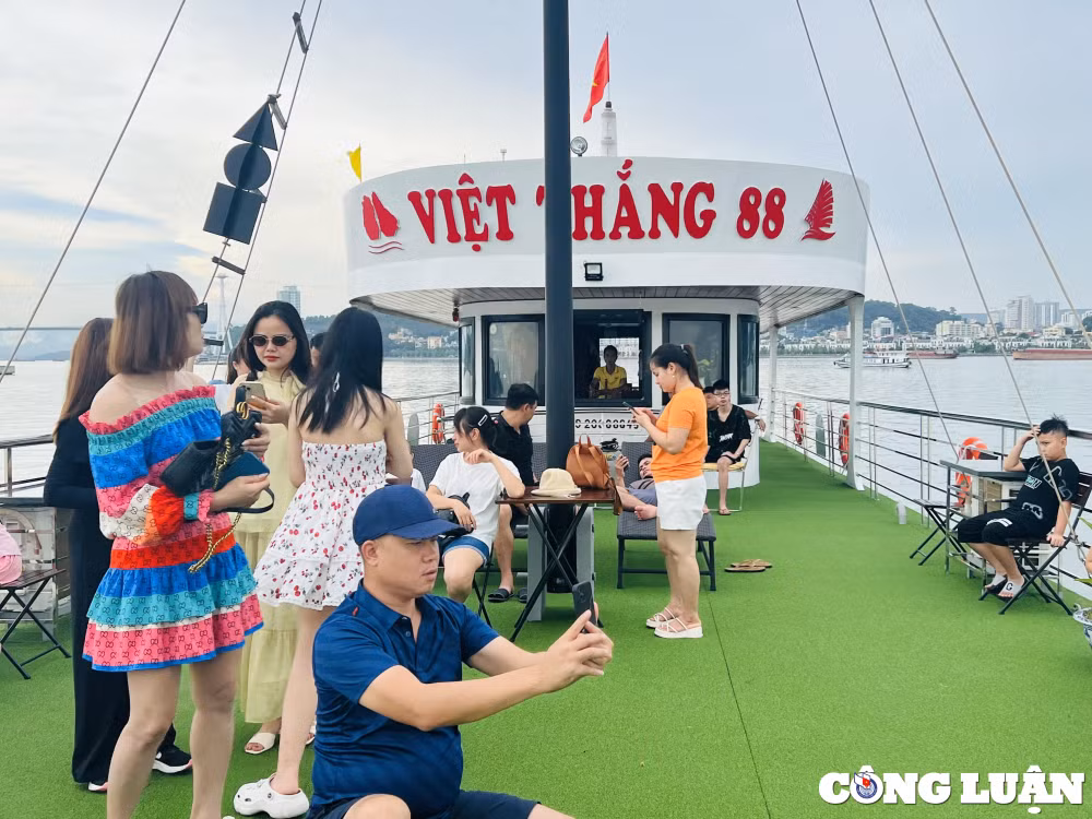 quang ninh don 232000 luot du khach trong 2 ngay nghi le hinh 1