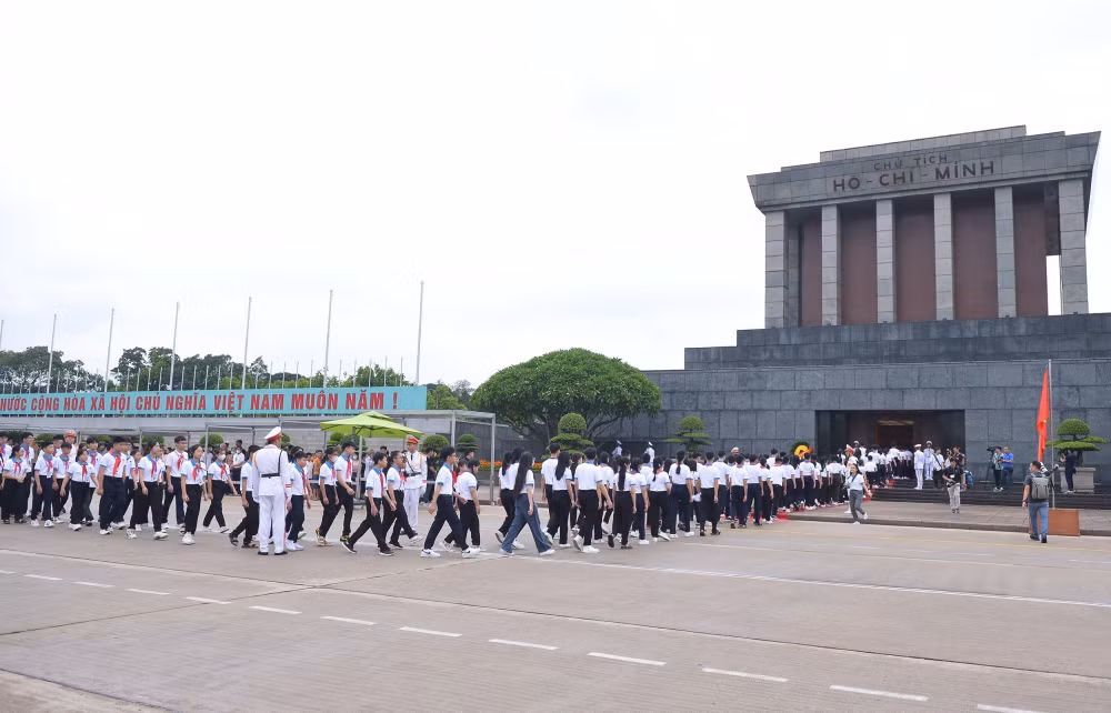 doan dai bieu tre em tieu bieu toan quoc vao lang vieng chu tich ho chi minh hinh 3