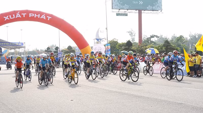 gan 250 van dong vien du giai dua xe dap tp dong hoi lan thu iv nam 2023 hinh 1