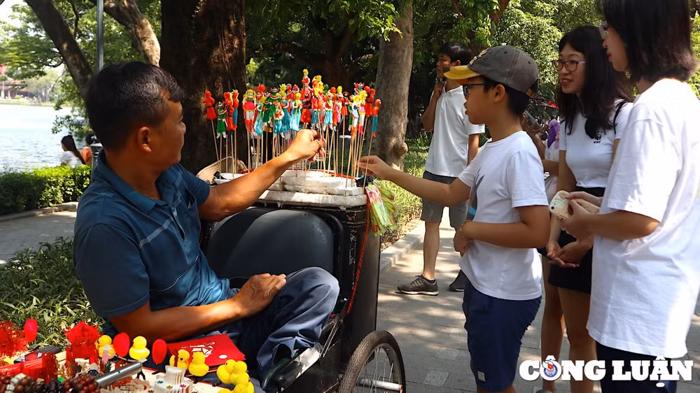 pho phuong ha noi dong nghit nguoi check in ngay dau ky nghi le 2 9 hinh 10