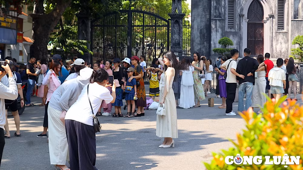 pho phuong ha noi dong nghit nguoi check in ngay dau ky nghi le 2 9 hinh 11