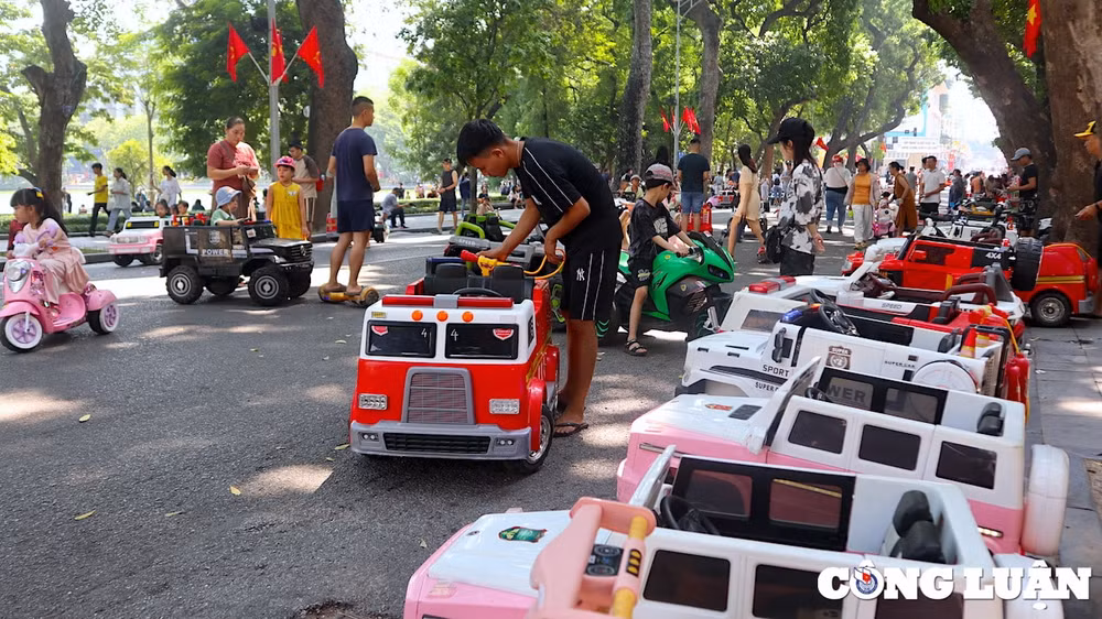 pho phuong ha noi dong nghit nguoi check in ngay dau ky nghi le 2 9 hinh 6