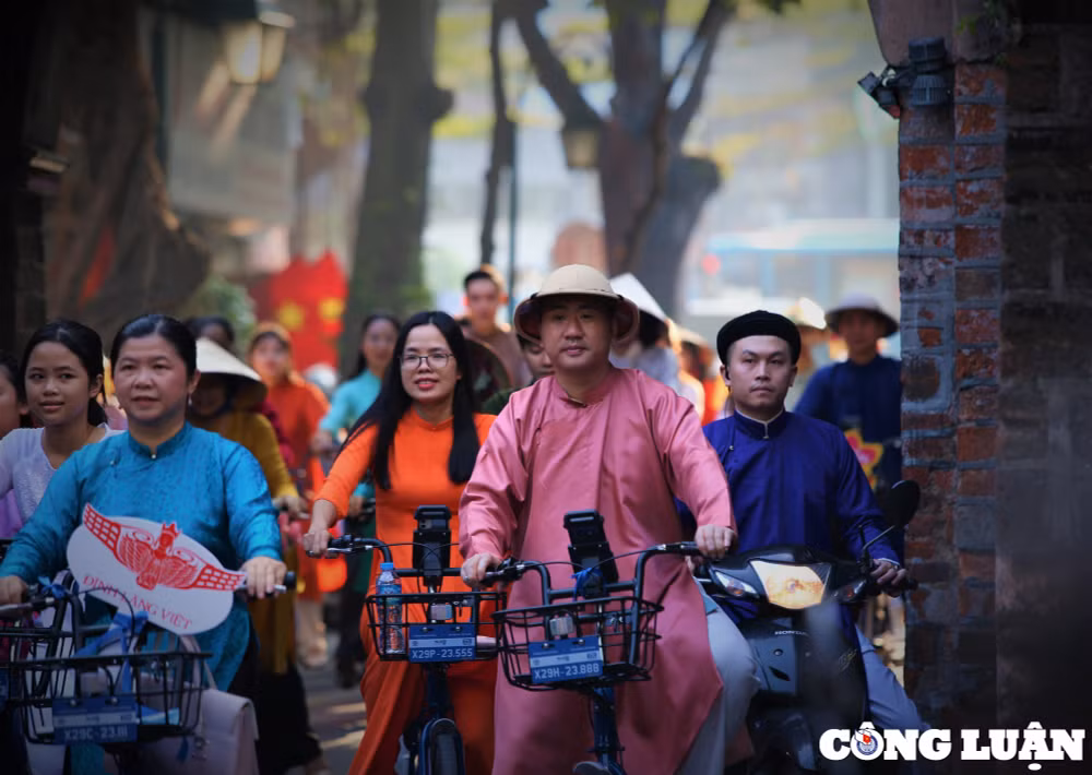 ao dai ket noi du lich va di san hinh 14