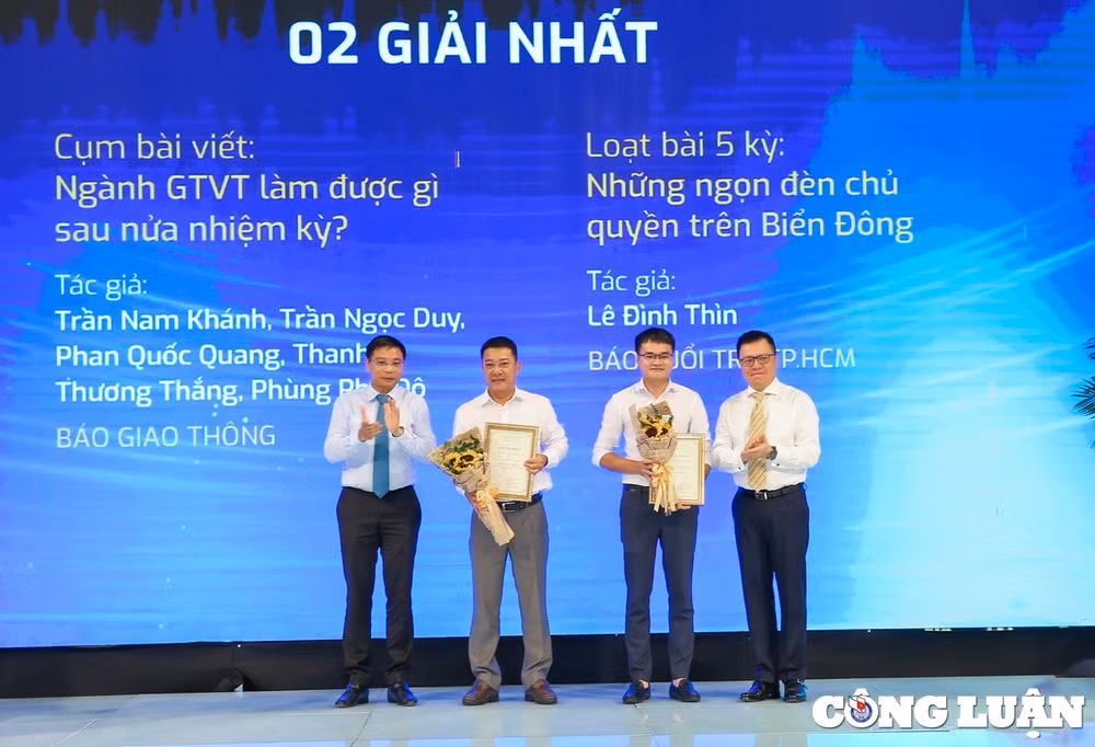 nha bao le dinh thin va hanh trinh den voi nhung ngon den bien chu quyen tren bien dong hinh 3
