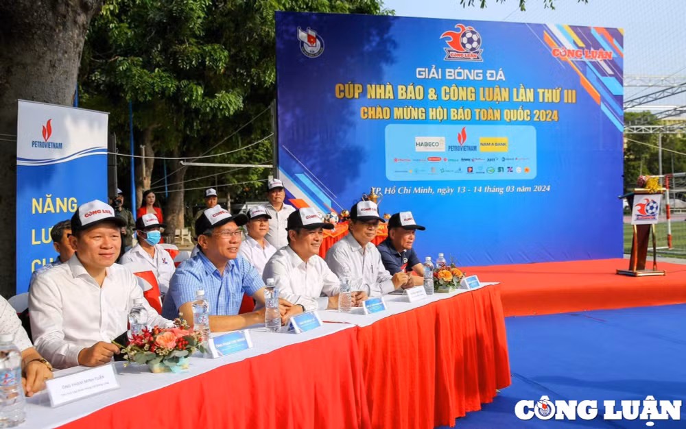 tung bung khai mac giai bong da cup nha bao cong luan lan thu iii nam 2024 hinh 3