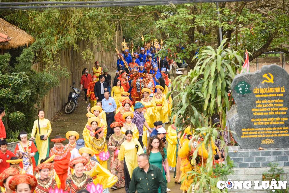 dac sac le hoi ruoc nuoc tren song hong hinh 4