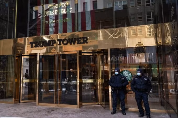 Các công tố viên New York đang kiểm tra các khoản vay mà ông Trump liên quan đến Trump Tower và 3 tòa nhà khác thuộc quận Manhattan. Ảnh: Associated press