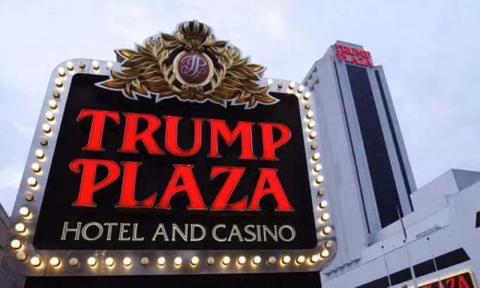 Tổ hợp khách sạn và sòng bạc mang tên Trump Plaza cũ của ông Trump ở Atlantic. Ảnh: Getty