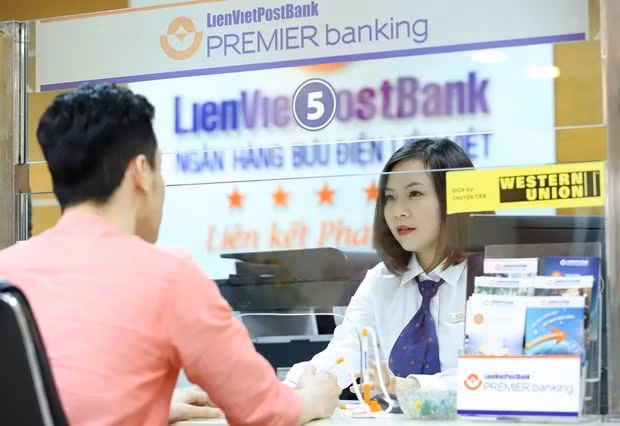 Tháng cuối cùng năm 2020, LienVietPostBank phát hành 70.000 trái phiếu ra công chúng.