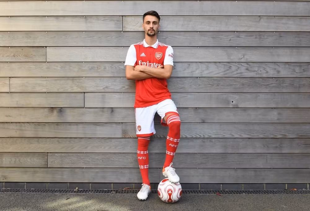 5. Fabio Vieira (Arsenal - 35 triệu euro): Tân binh trị giá 40 triệu euro đến từ Porto của Arsenal được kỳ vọng sẽ giúp Arsenal thành công hơn ở mùa giải tới. Fabio Vieira là tiền vệ tấn công hay nhất giải Bồ Đào Nha, khi ghi 7 bàn thắng, kiến tạo 16 bàn khác chỉ sau 39 trận, góp công lớn vô địch quốc gia lẫn cúp Quốc gia Bồ Đào Nha mùa giải 2021/22 - Nguồn: Arsenal.com