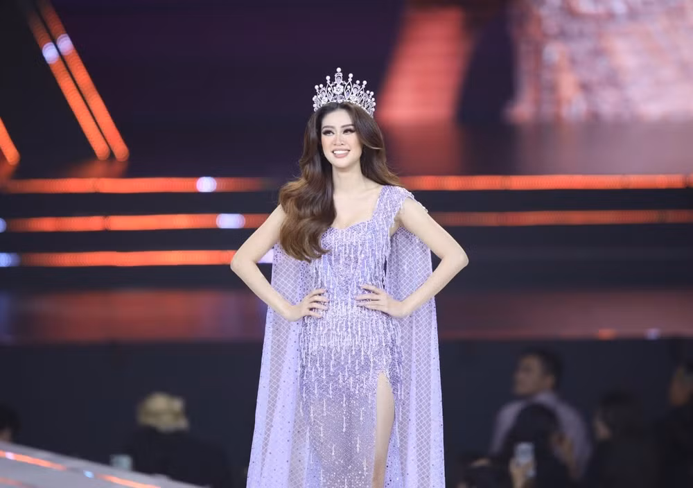 Trước thời khắc công bố hoa hậu, Nguyễn Trần Khánh Vân catwalk lần cuối trong vai trò đương kim Hoa hậu Hoàn vũ Việt Nam - Nguồn: Phương Lâm