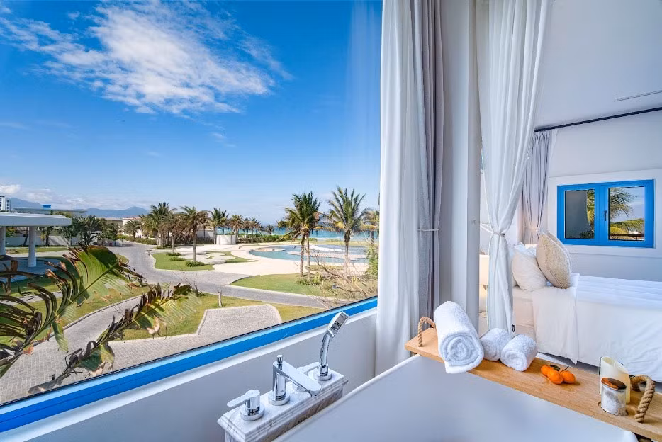 Không gian nghỉ dưỡng mang cảm tác Hy Lạp tại Cam Ranh Bay Hotels & Resorts hứa hẹn giải bài toán khai thác hiệu quả và bền vững với tiềm năng du lịch đầy tiềm năng tại Bãi Dài.