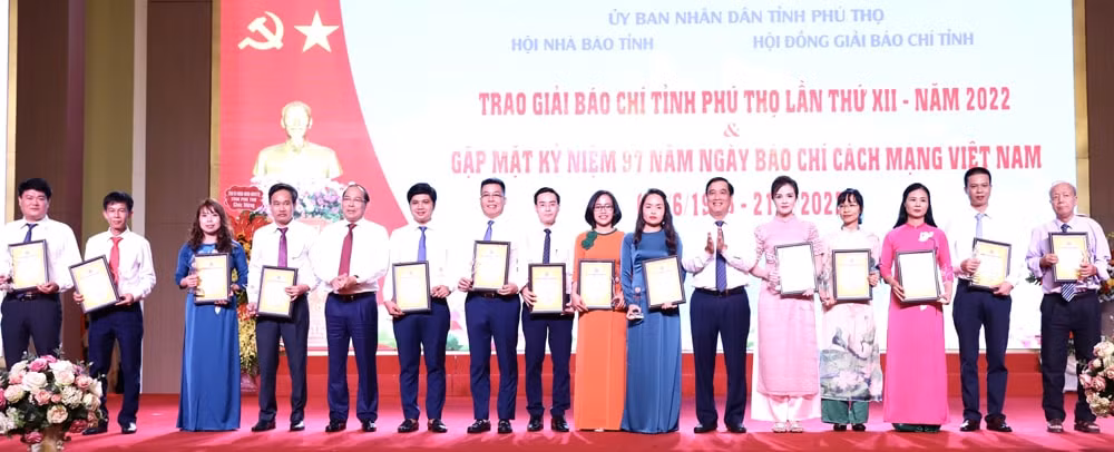 nhieu dia phuong to chuc ky niem 97 nam ngay bao chi cach mang viet nam va trao giai bao chi hinh 3