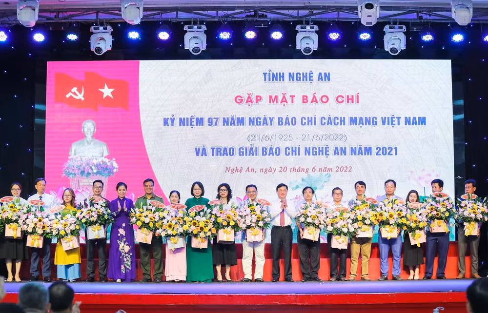 nghe an gap mat nhan ky niem 97 nam ngay bao chi cach mang viet nam hinh 1