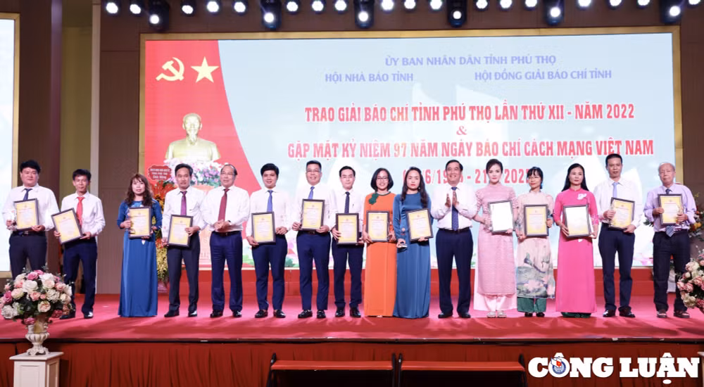 phu tho trao giai bao chi lan thu xii cho 72 tac pham hinh 1