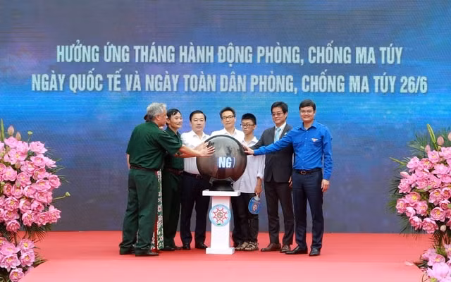 ha noi can di tung ngo go tung nha ra tung nguoi tuyen truyen ve tac hai khon luong cua ma tuy hinh 2