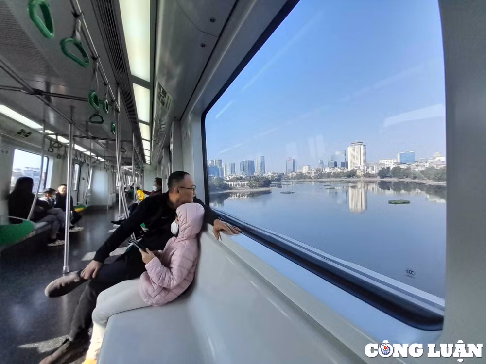 dong dao nguoi dan lua chon tau dien cat linh ha dong du xuan hinh 6