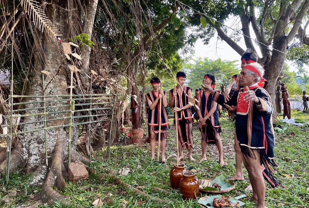 gia lai doc dao le cung giot nuoc net dep van hoa cua nguoi jrai hinh 1