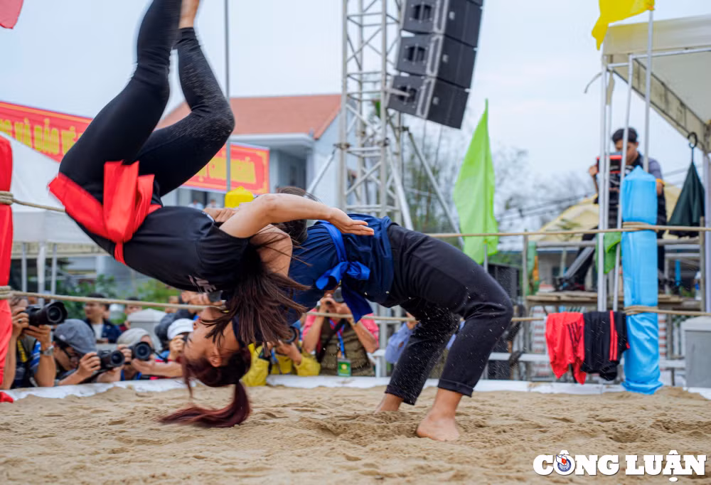 hue le hoi vat lang sinh xuan giap thin thu hut hang van nguoi den xem hinh 4
