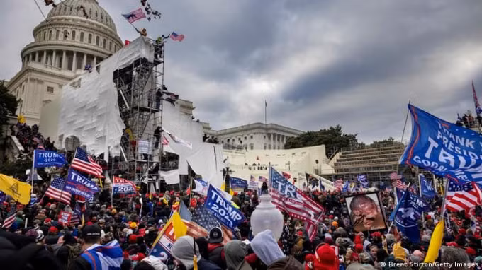 biden cao buoc trump trong bai phat bieu ve vu capitol hinh 1