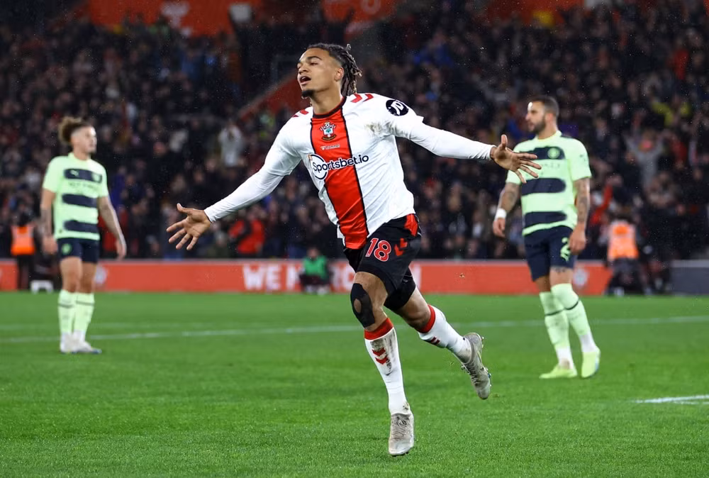 thua southampton man city bi loai o tu ket league cup hinh 3