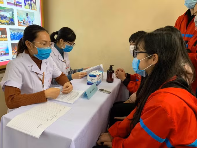 Hiện nay, vắc xin COVIVAC đang bước vào quy trình tiêm thử nghiệm trên người (ảnh TL).