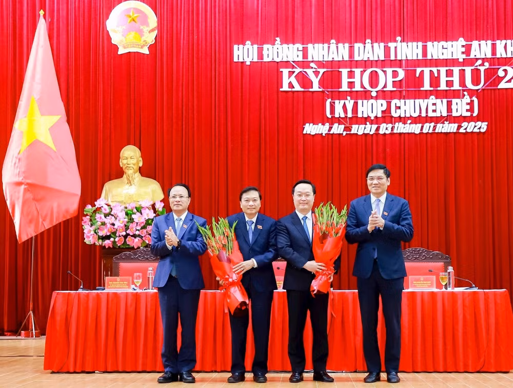 ong le hong vinh duoc bau giu chuc chu tich ubnd tinh nghe an hinh 1