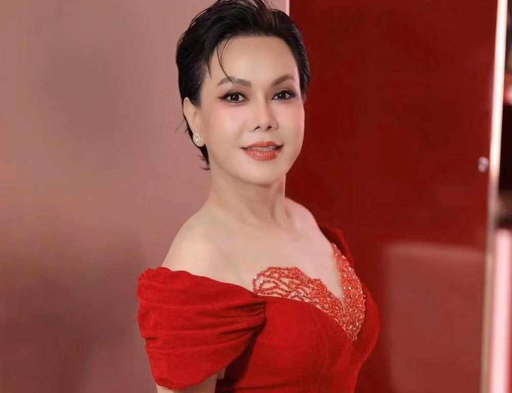 dien vien viet huong tang 80 trieu dong dong vien cau thu xuan son hinh 1