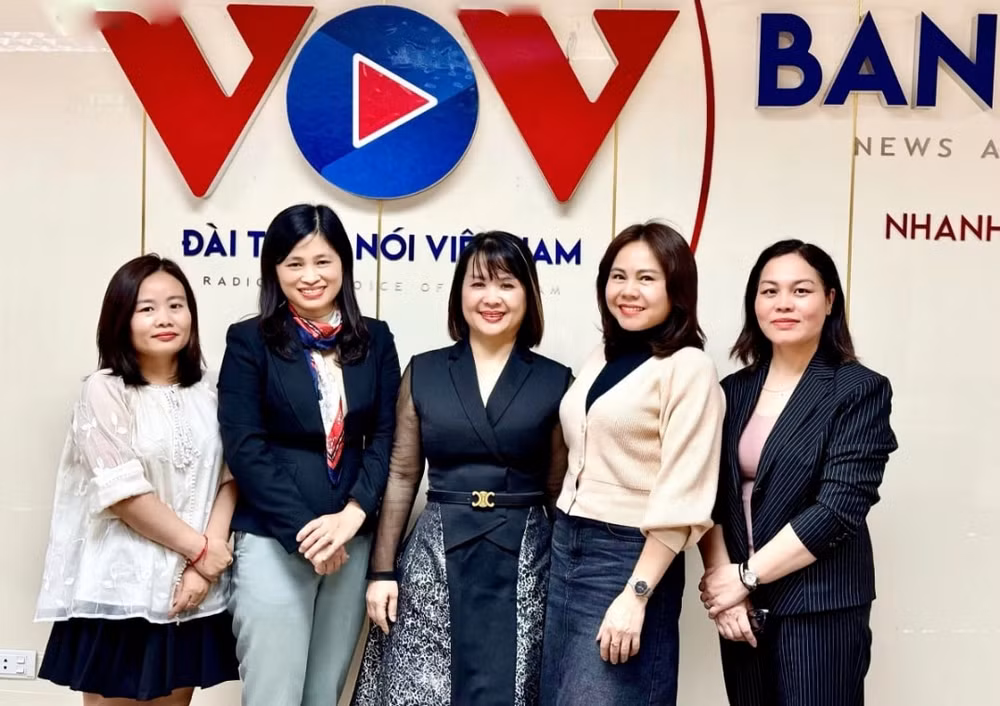 nguoi lam bao dong hanh cung quoc hoi nang cao hieu qua tuyen truyen ve sap xep tinh gon bo may hinh 1