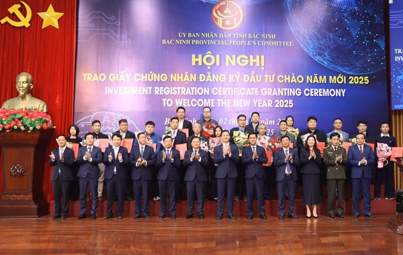 bac ninh trao giay chung nhan dang ky dau tu chap thuan chu truong dau tu cho 18 doanh nghiep hinh 1