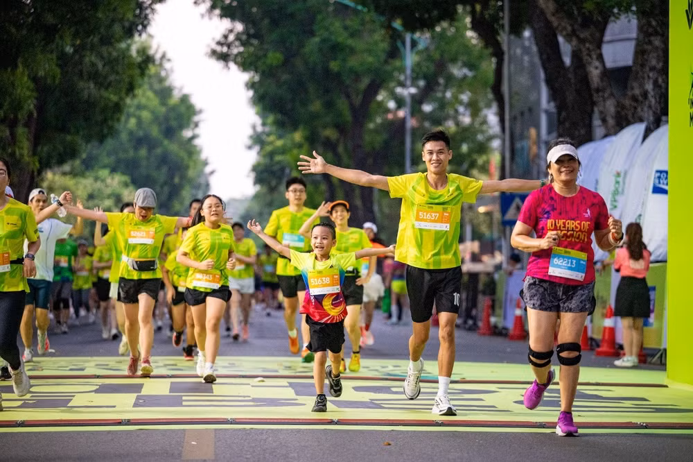 Các gia đình cùng nhau sải bước, lưu giữ những khoảnh khắc đáng nhớ tại VPIM 2026.