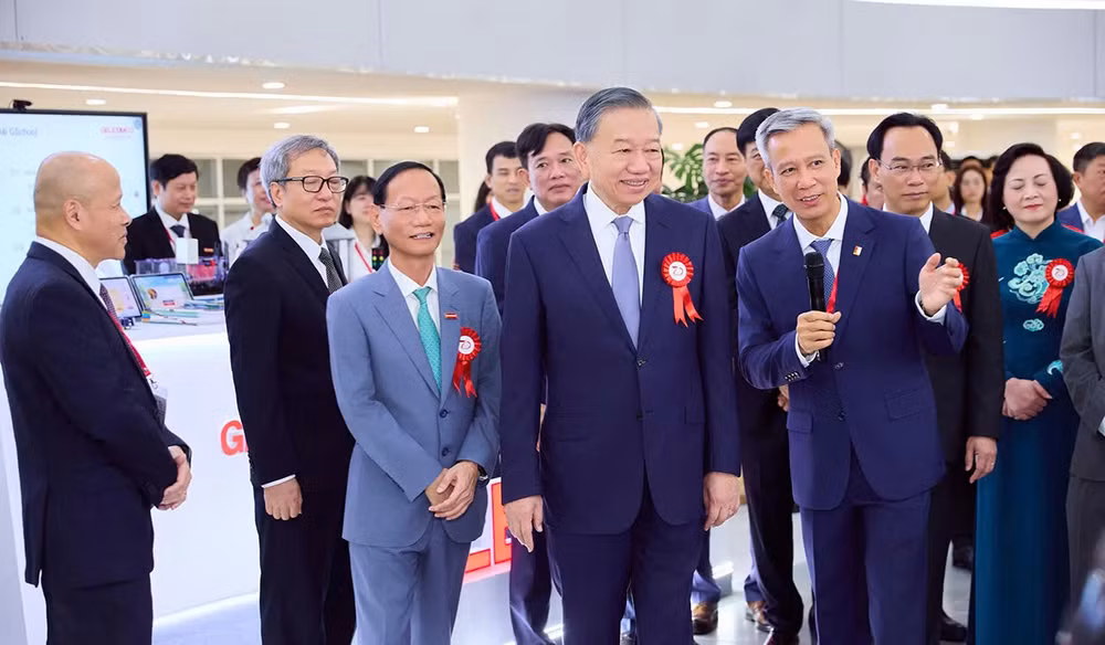 GS.TS.NGƯT Lê Anh Tuấn, Giám đốc Đại học Bách khoa Hà Nội cho biết, đây là nơi đầu tiên tạo ra không gian để doanh nghiệp cùng đồng hành với sinh viên và thầy cô của Đại học Bách khoa Hà Nội.