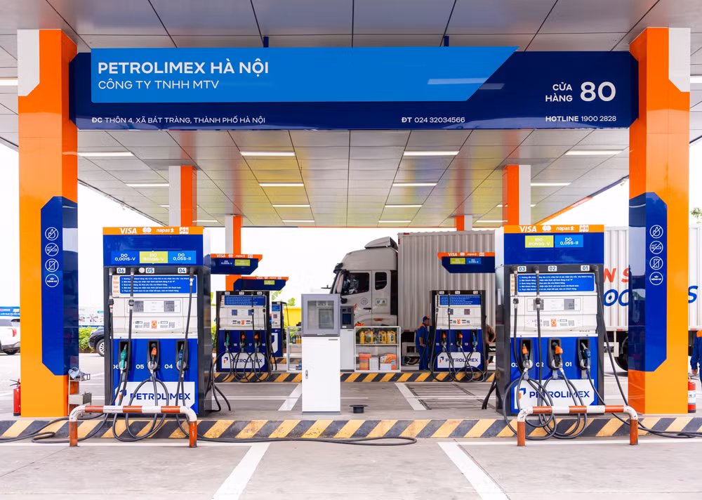 Cửa hàng xăng dầu Petrolimex trong diện mạo mới, hiện đại, đồng bộ hướng tới nâng cao trải nghiệm khách hàng