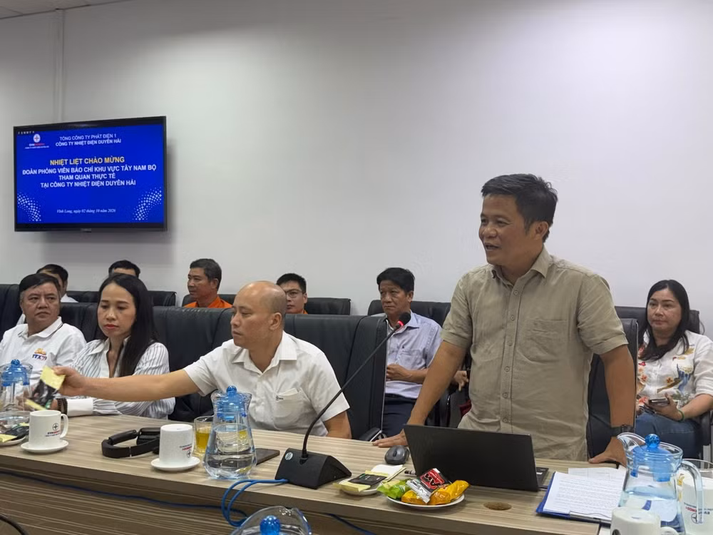 Ông Ngô Văn Sỹ - Giám đốc Công ty Nhiệt điện Duyên Hải phát biểu tại buổi gặp gỡ