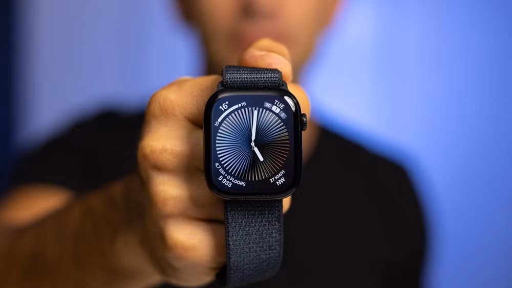apple watch nguoi hung tham lang cuu song cha cua ceo tim cook hinh 1
