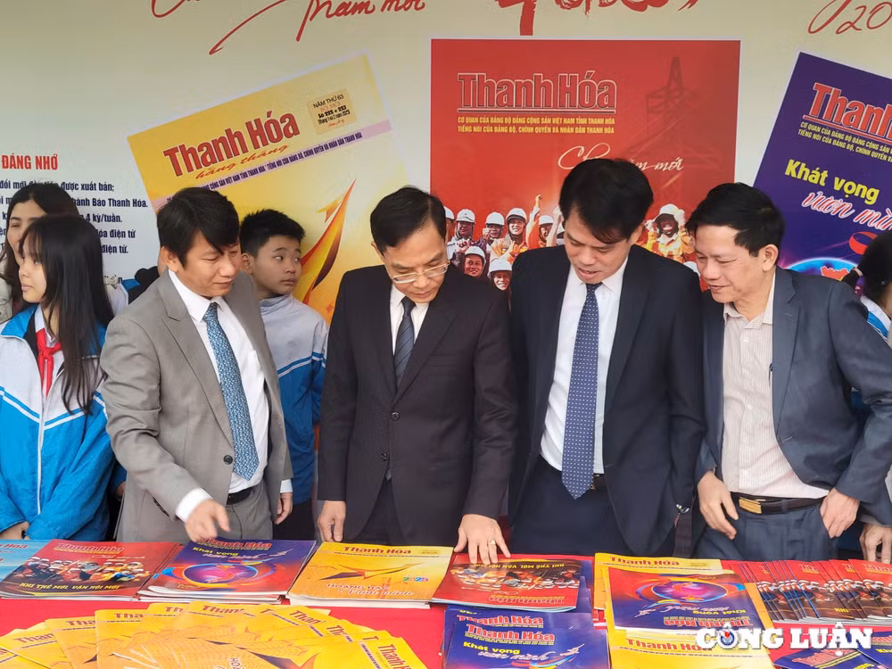 thanh hoa trung bay hon 300 an pham tai hoi bao xuan at ty 2025 hinh 3