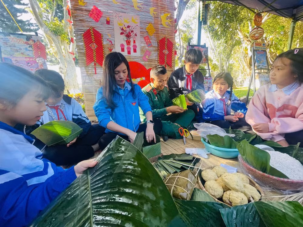 gia lai gan 300 an pham duoc trung bay tai hoi bao xuan at ty 2025 hinh 4
