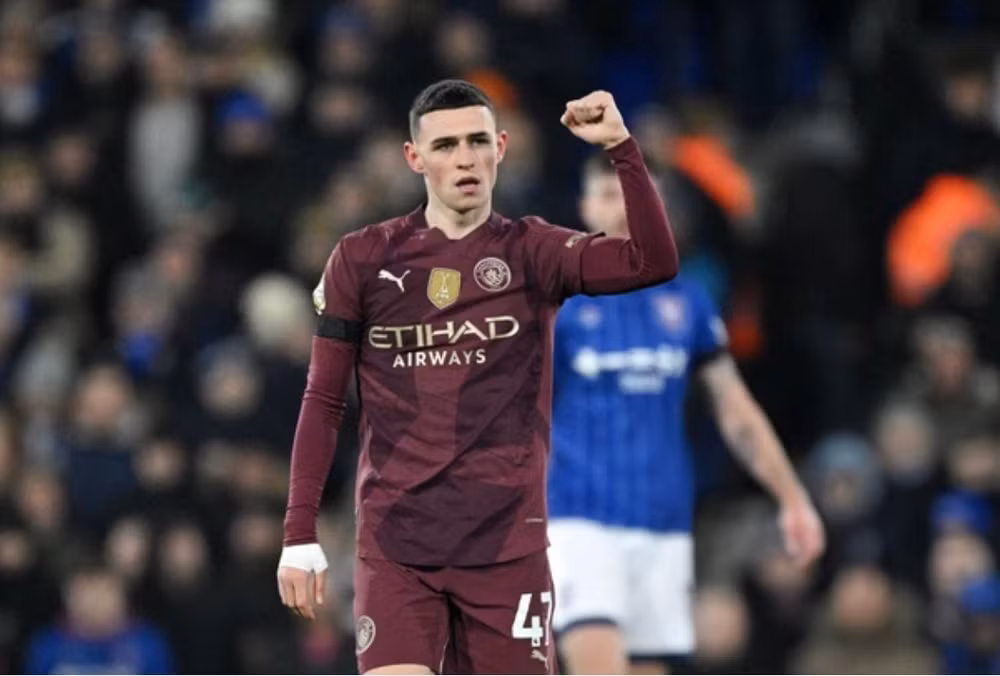 thang huy diet ipswich man city tro lai top 4 ngoai hang anh 2024 25 hinh 1