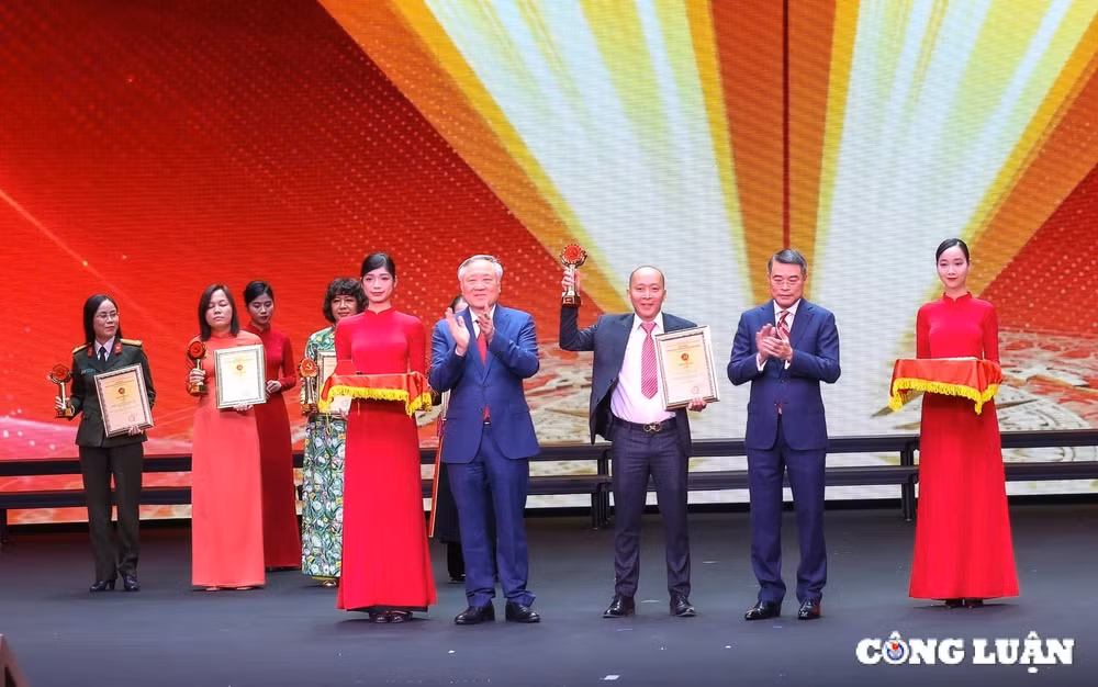 bao nha bao cong luan doat giai b giai bua liem vang lan thu ix nam 2024 hinh 1