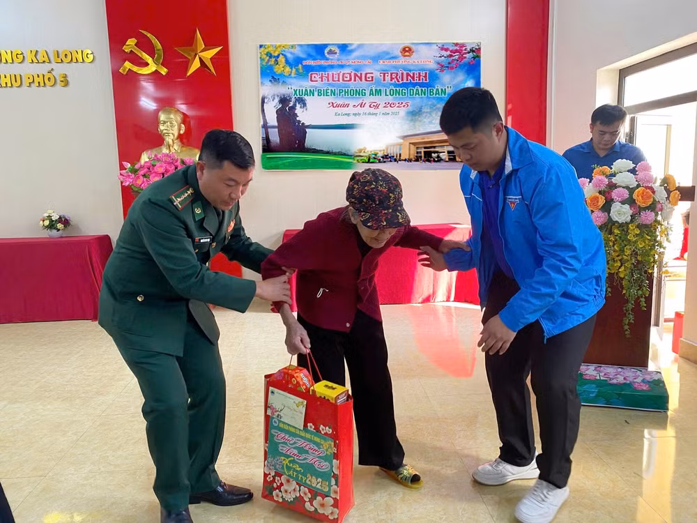 bo doi bien phong cua khau mong cai am ap chuong trinh xuan bien phong am long dan hinh 2