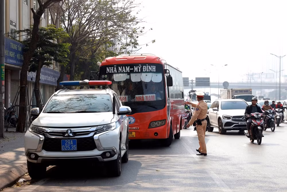 tet nguyen dan at ty 2025 tang cuong xu ly xe khach vi pham tren dia ban thu do hinh 1