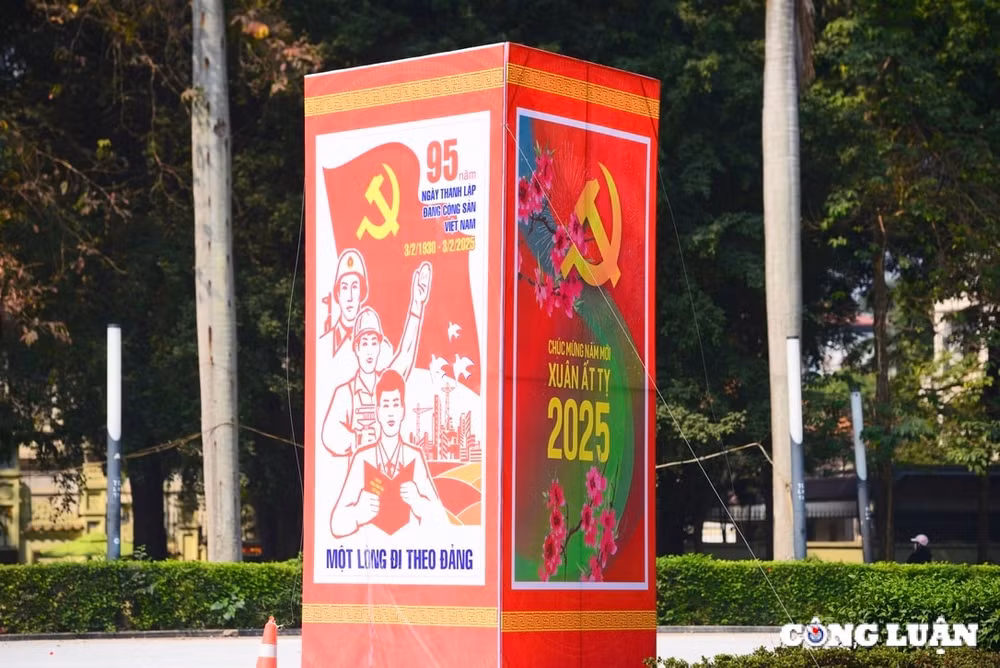 pho phuong ha noi ruc ro sac do truoc them tet nguyen dan 2025 hinh 8