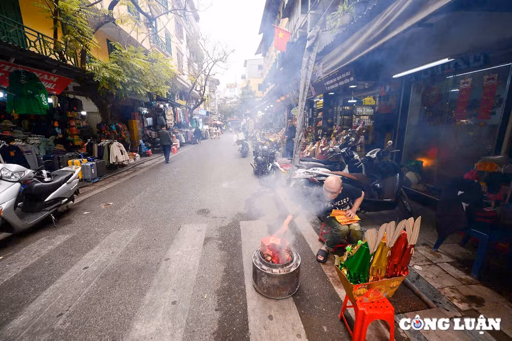 tet nguyen dan 2025 phong chay chua chay khi thap huong dot vang ma hinh 1