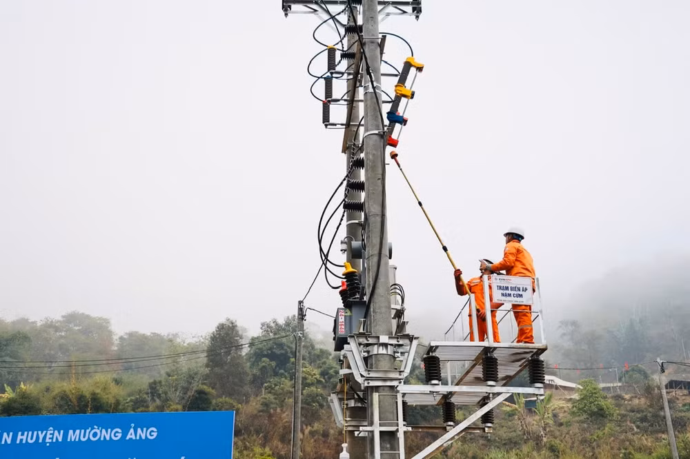pho thu tuong bui thanh son tham chuc tet va du le dong dien tram bien ap tai dien bien hinh 4