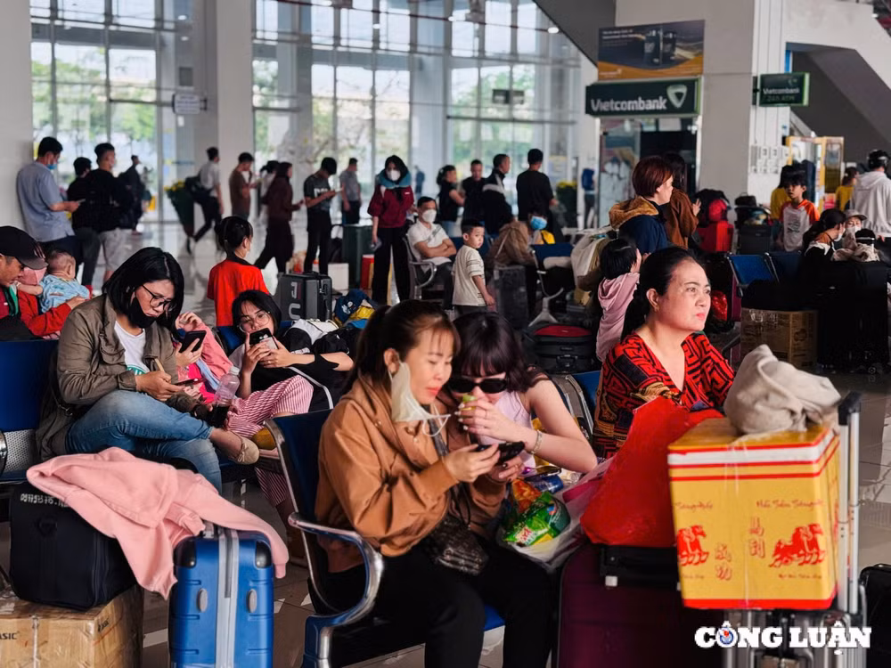 ngay lam viec cuoi nam ben xe san bay dong duc cua ngo tp hcm un tac hinh 4