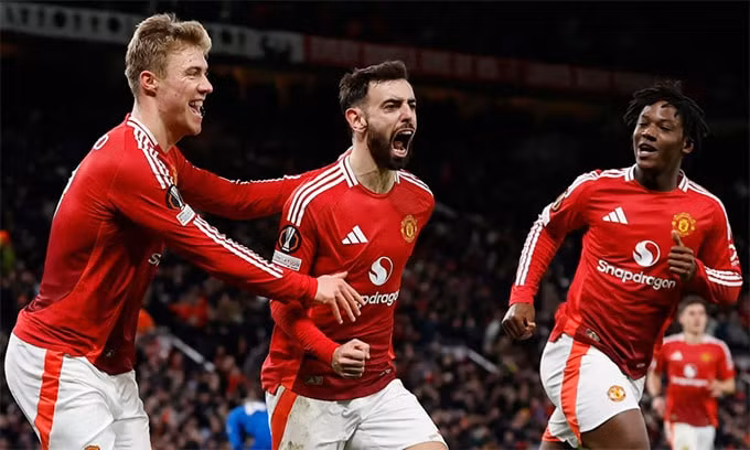 bruno toa sang phut bu gio mu nhoc nhan danh bai rangers o europa league hinh 2