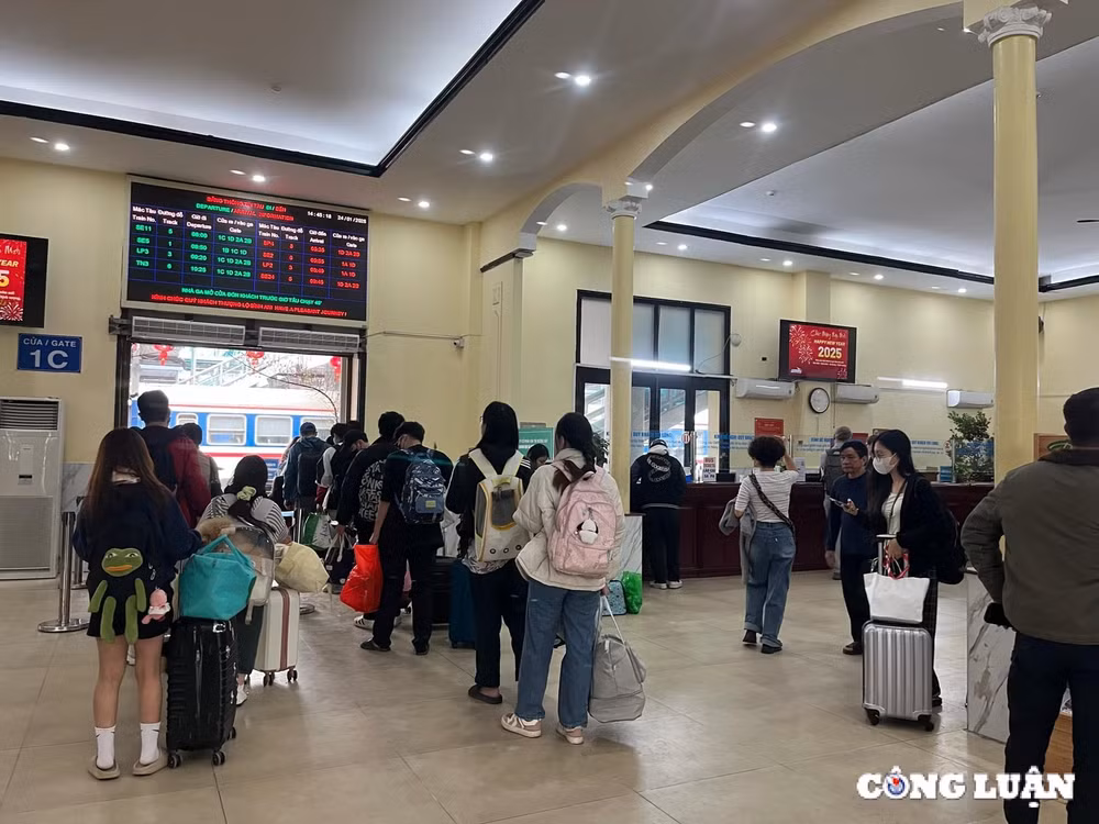ga tau ben xe cang hang khong nhon nhip nguoi dan ve que an tet hinh 3