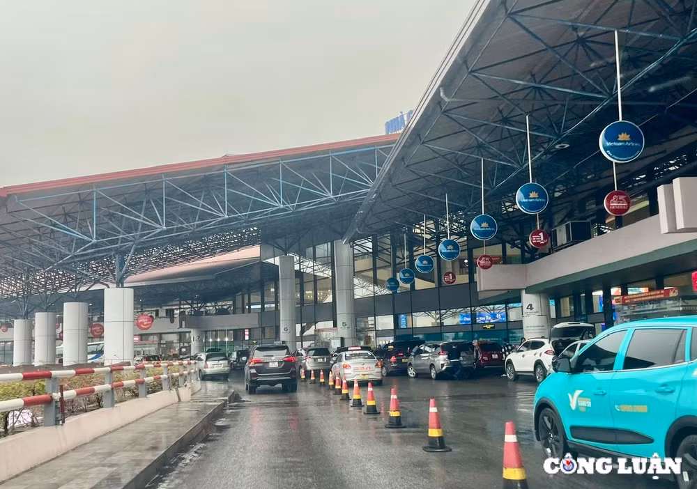 cang hang khong quoc te noi bai buoc vao cao diem tet nguyen dan 2025 hinh 1